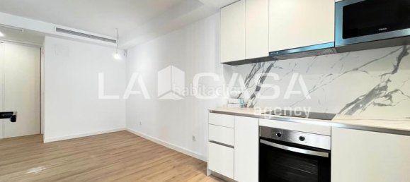 2 bedrooms Apartment in Badalona, Spain No. 171549 3