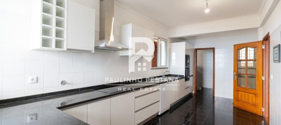 Дом с 3 спальнями в Фуншал, Португалия № 146013 9