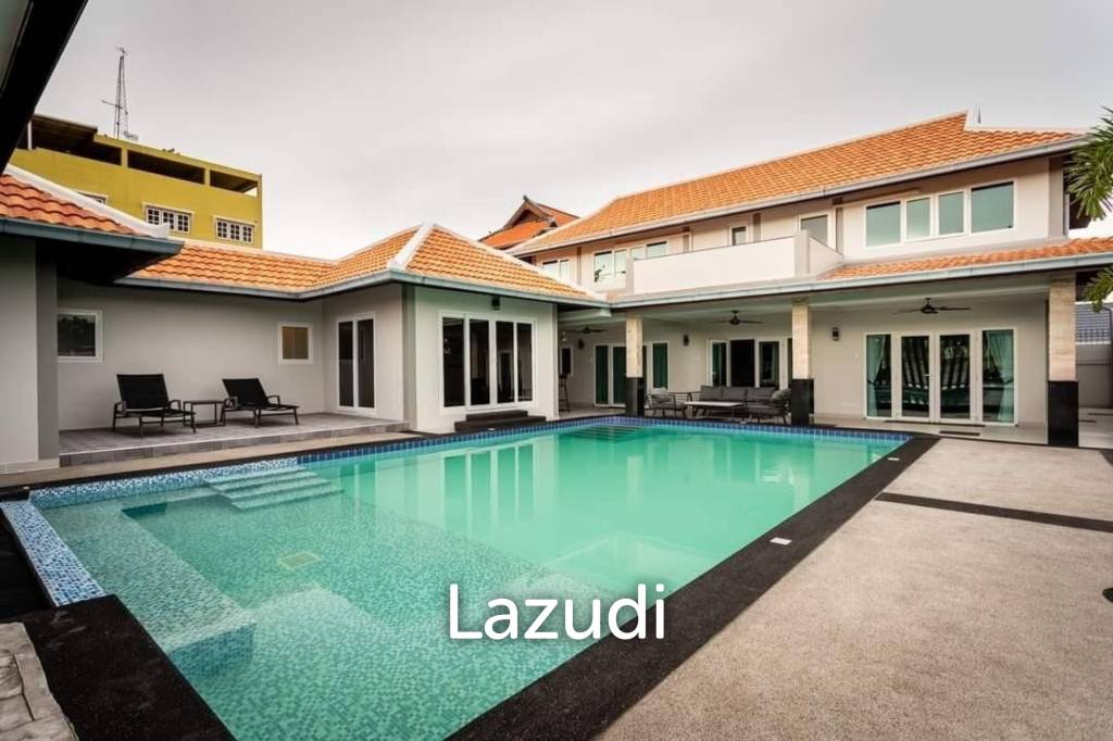 4 bedrooms Villa in Pattaya, Thailand No. 23737