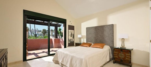 4 bedrooms Villa in Estepona, Spain No. 217838 13