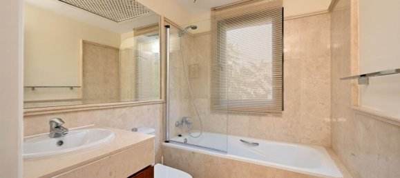 4 bedrooms Villa in Estepona, Spain No. 217838 22