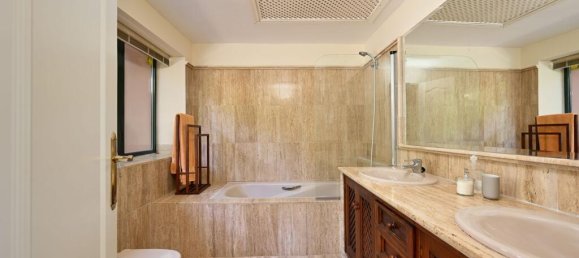 4 bedrooms Villa in Estepona, Spain No. 217838 20