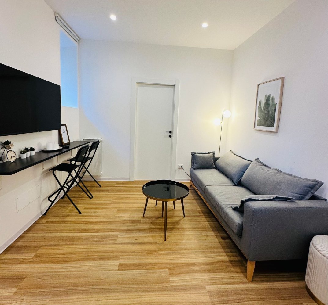 3 rooms Apartment in Rome, Italy No. 101139