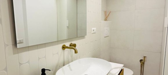 3 rooms Apartment in Rome, Italy No. 101139 10