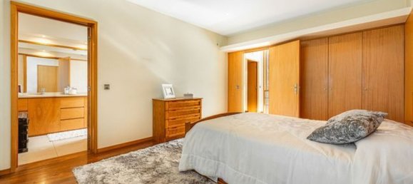 4 Schlafzimmer Haus in Revelhe, Portugal, Nr. 21132 10