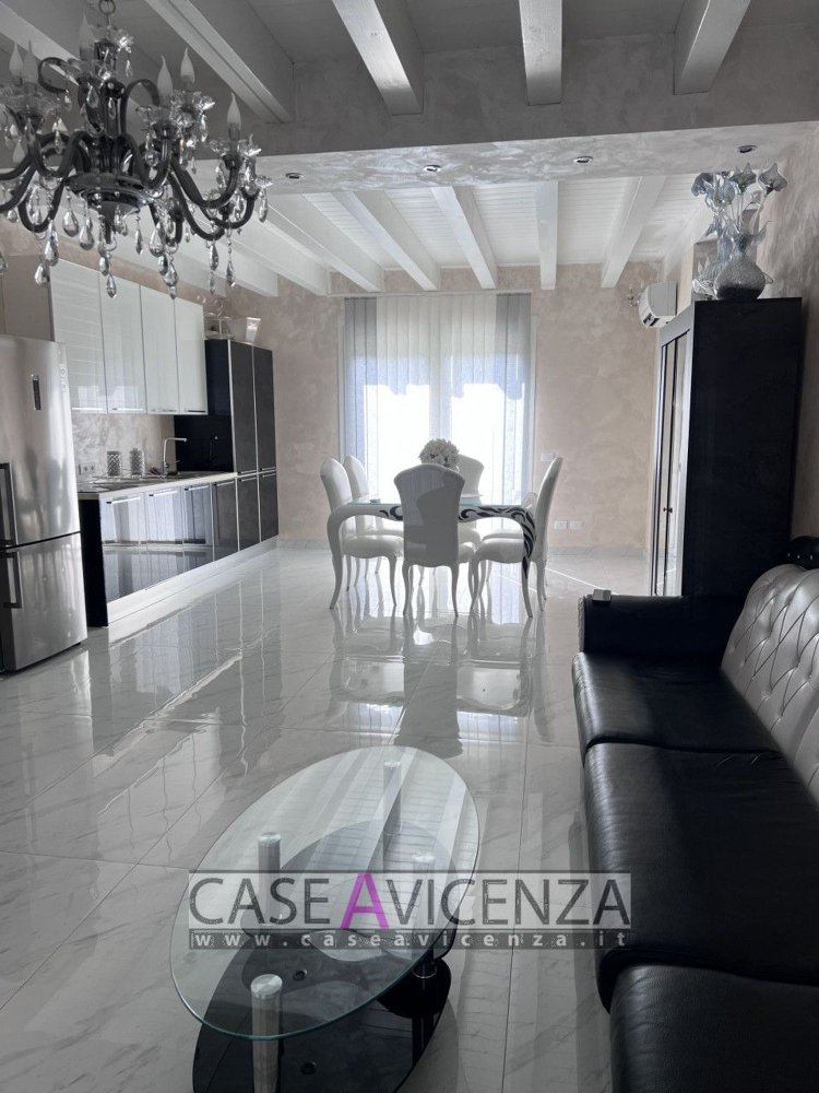 4غرفة منزل في Quinto Vicentino, Italy رقم 178066