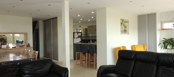 4 chambres Maison à Château-Thierry, France No. 218632 3