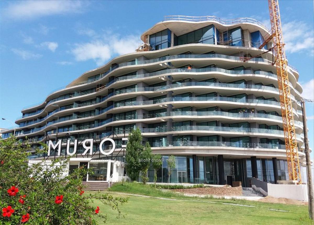 3 bedrooms Apartment in Montevideo, Uruguay No. 3760