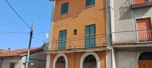 5 bedrooms House in Vairano Patenora, Italy No. 325686 3