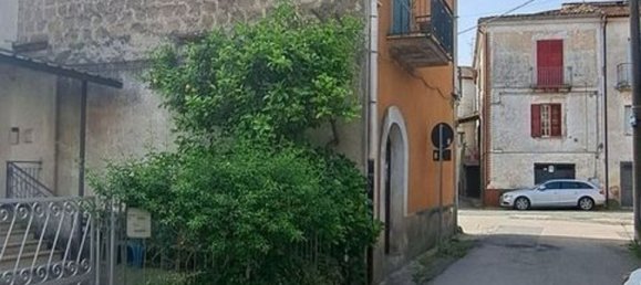 5 bedrooms House in Vairano Patenora, Italy No. 325686 2