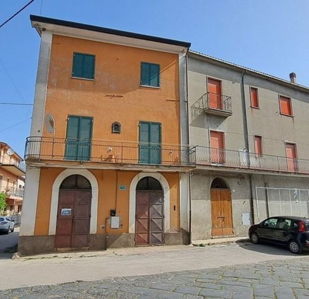 5 bedrooms House in Vairano Patenora, Italy No. 325686