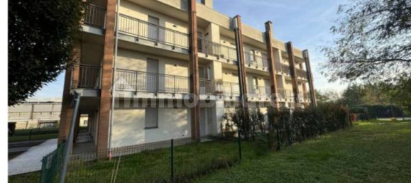 Квартира с 2 спальнями в Кардано аль Кампо, Италия № 5374 2