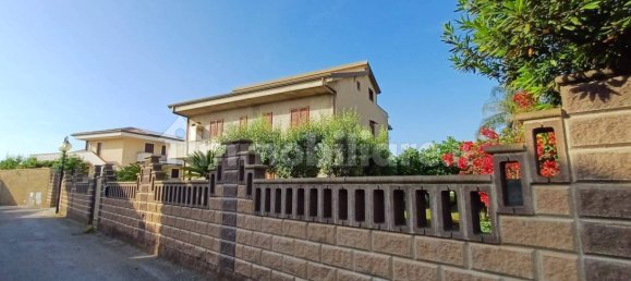 Apartamento de 4 dormitorios en Capo d'Orlando, Italy No. 87680 3