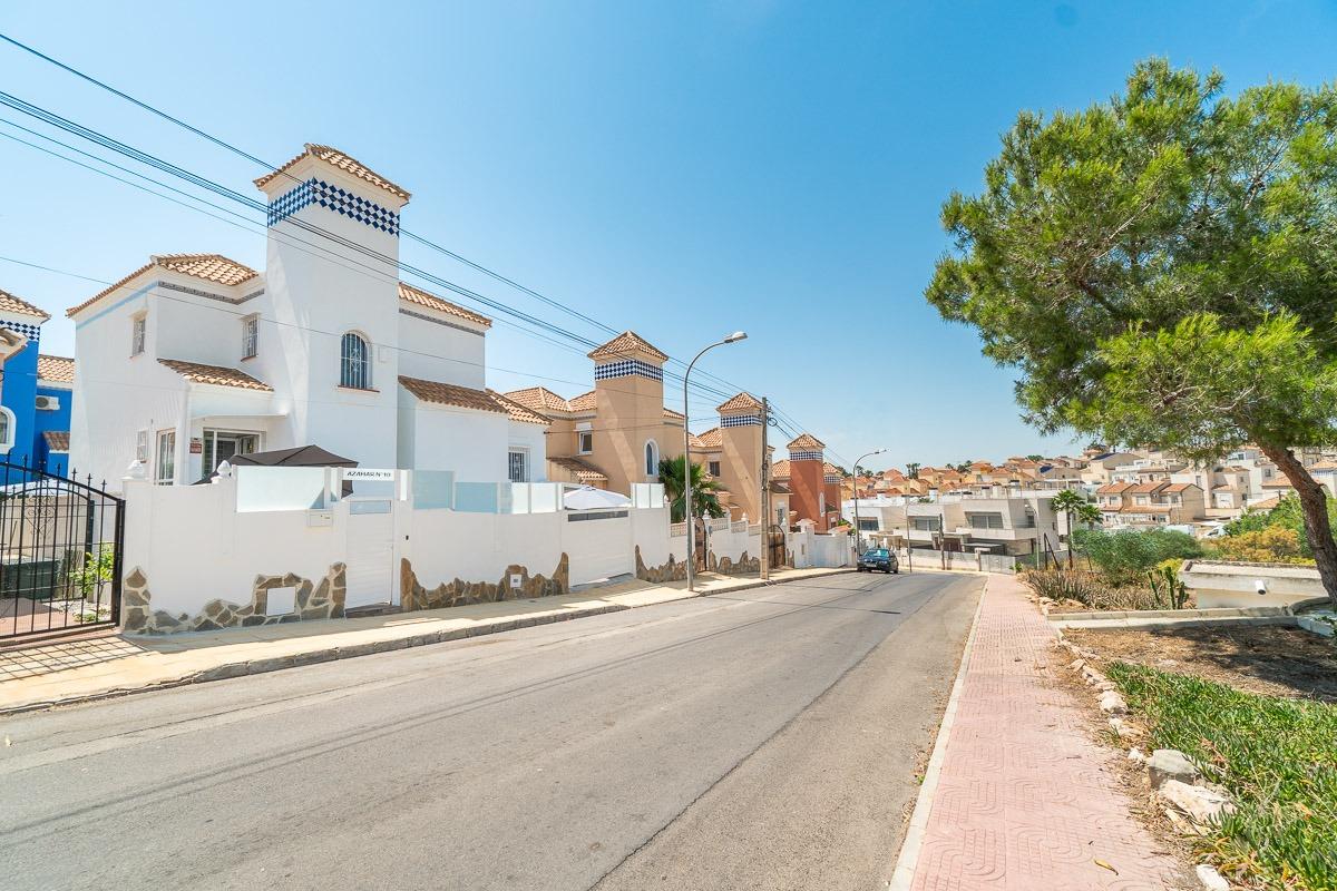 4 bedrooms House for sale in Campoamor, Alicante, Valencian Community, Spain № 366317