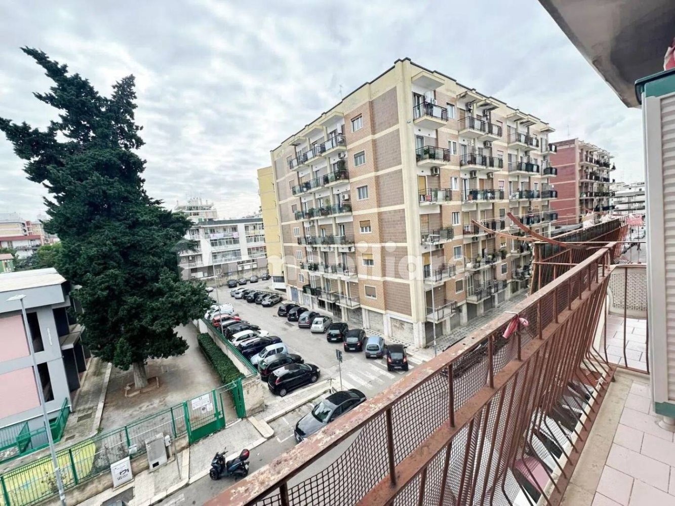 Apartamento de 2 dormitorios en Bari, Italy No. 353195