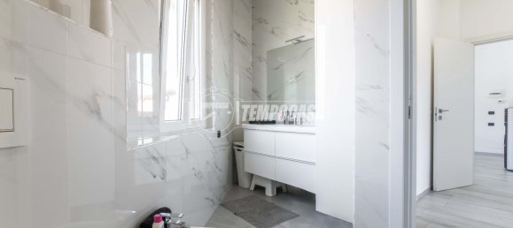 2 bedrooms Apartment in Guanzate, Italy No. 275850 5