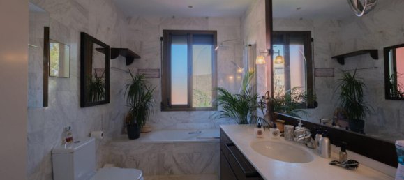 Apartamento de 3 dormitorios en Ojén, Spain No. 246131 2