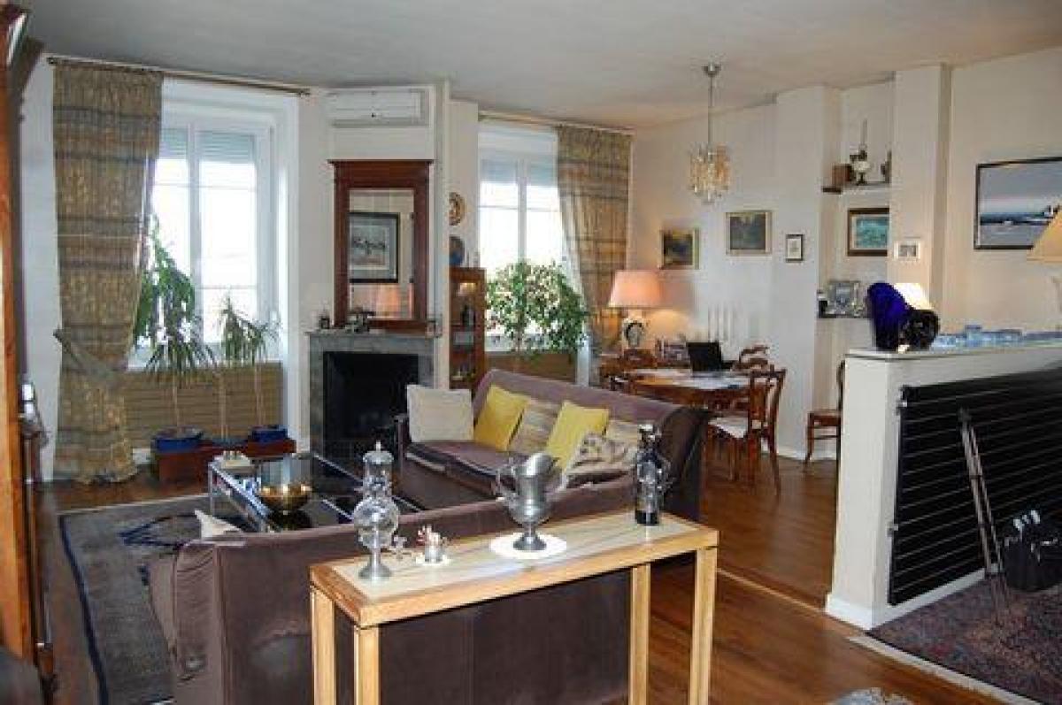 3 bedrooms Condo in Villeurbanne, France No. 29841