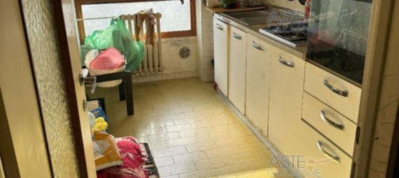 5-Zimmer Wohnung in Usmate Velate, Italy, Nr. 5357 9