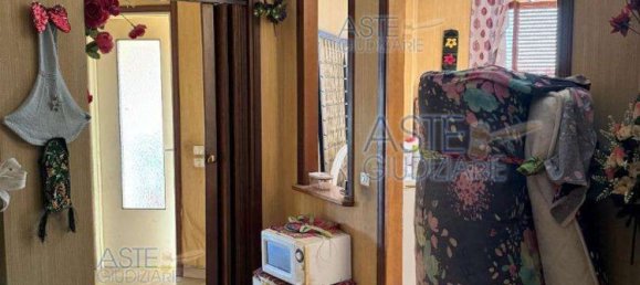 5-Zimmer Wohnung in Usmate Velate, Italy, Nr. 5357 3