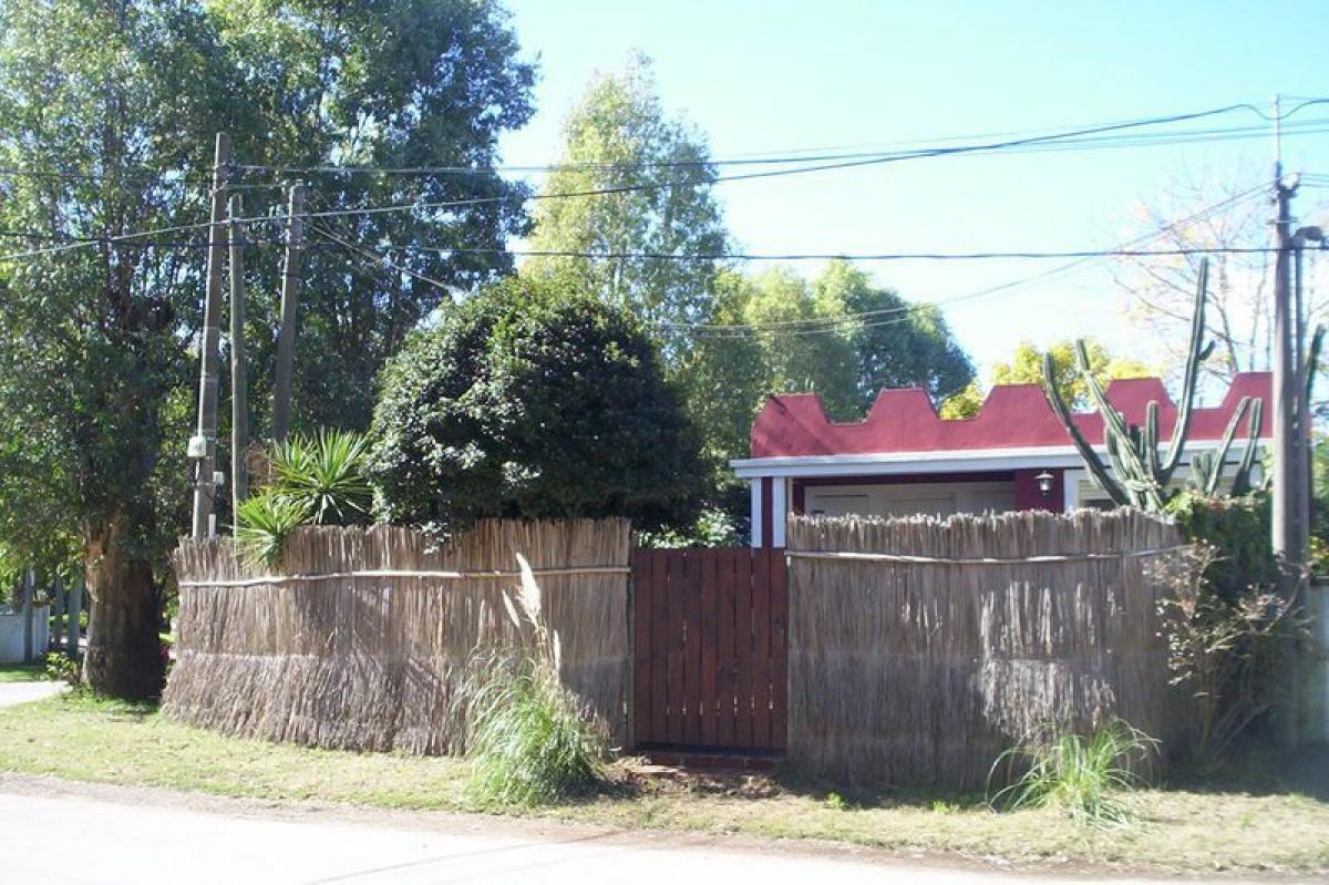 Casa de 2 dormitorios en Maldonado, Uruguay No. 3939