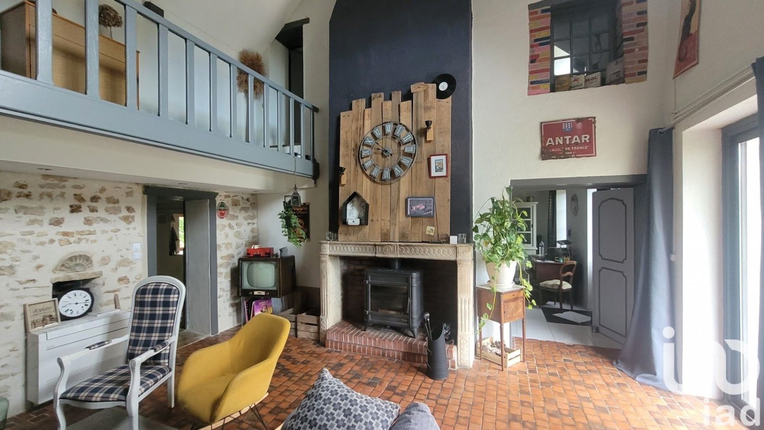 6 bedrooms House in Saint-Pierre-les-Etieux, France No. 40963