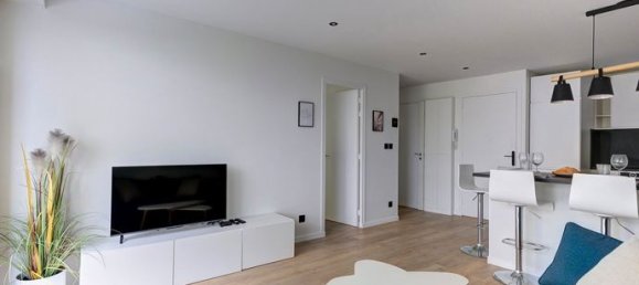 1 bedroom Apartment in Suresnes, France No. 311701 3