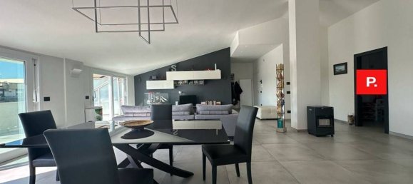 Ático de 3 dormitorios en Santa Maria Capua Vetere, Italy No. 108702 4