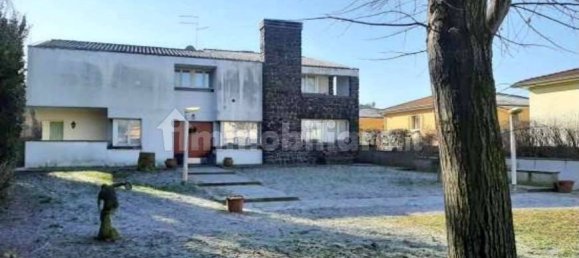 5 bedrooms Villa in San Bonifacio, Italy No. 321484 3