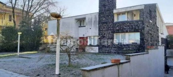 5 bedrooms Villa in San Bonifacio, Italy No. 321484 4