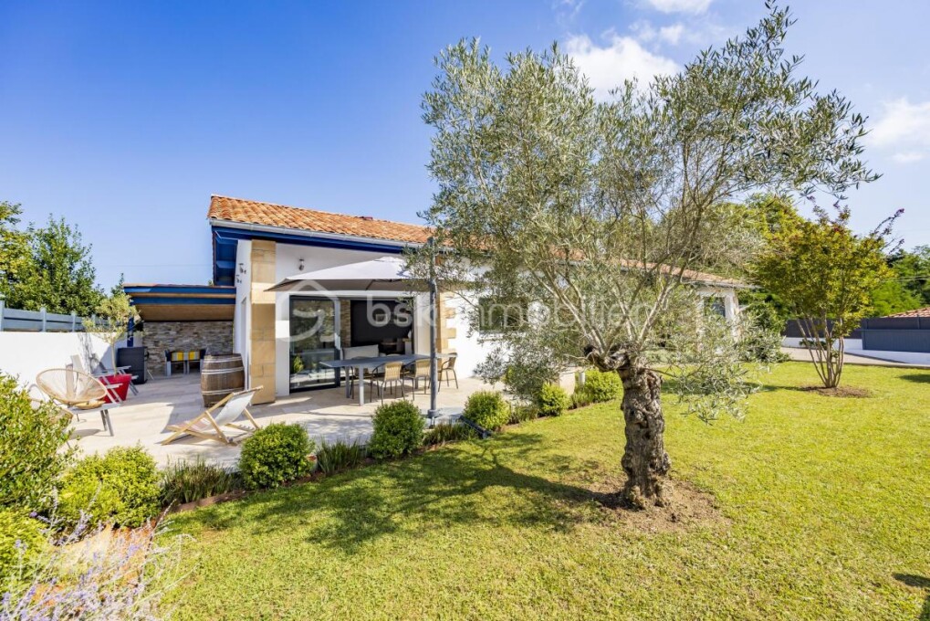 3 bedrooms House in Urrugne, France No. 340044