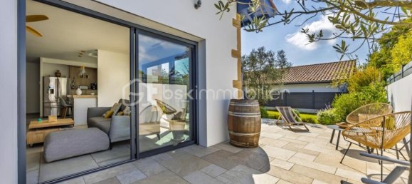 3 bedrooms House in Urrugne, France No. 340044 2