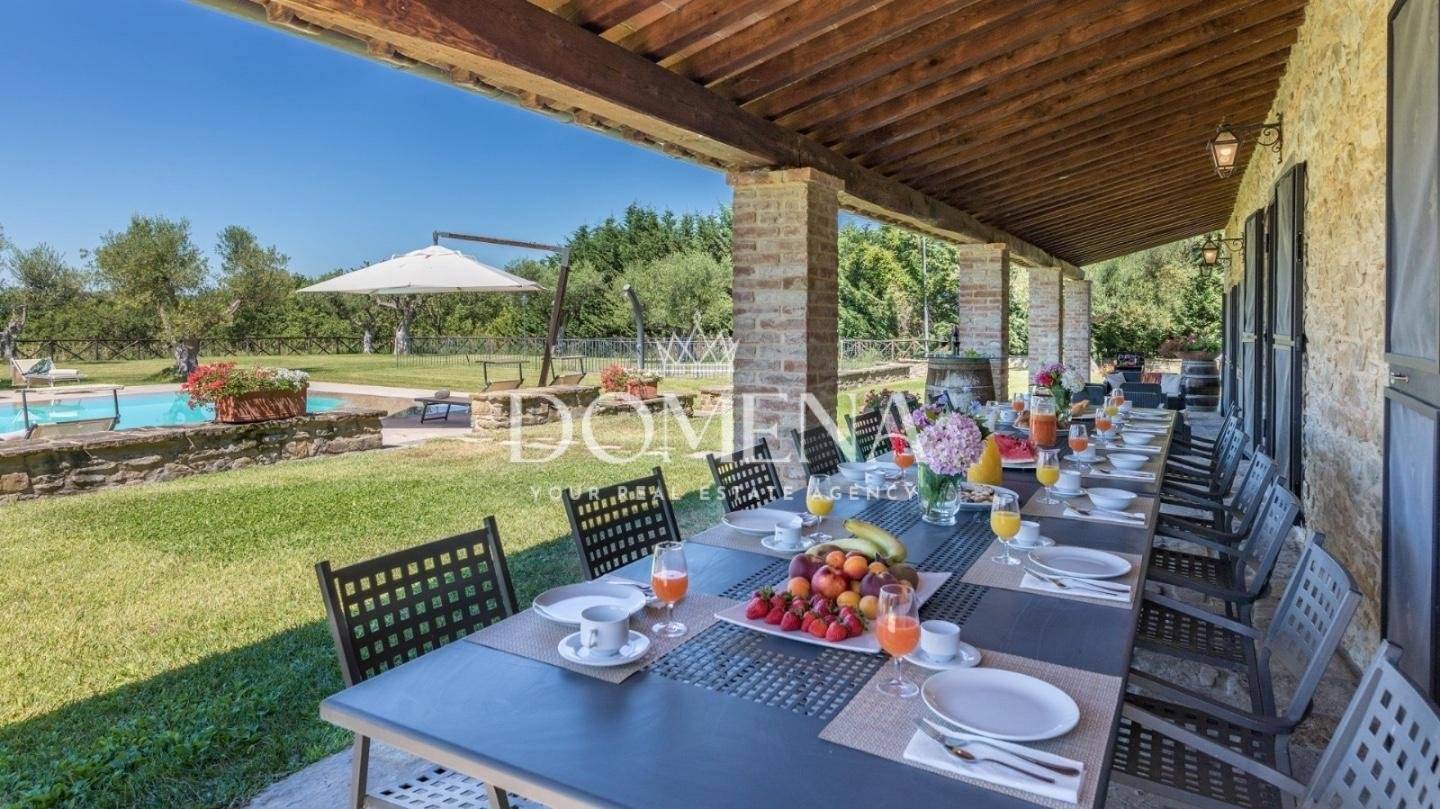 Вилла с 8 спальнями в Туоро суль Тразимено, Италия № 54201