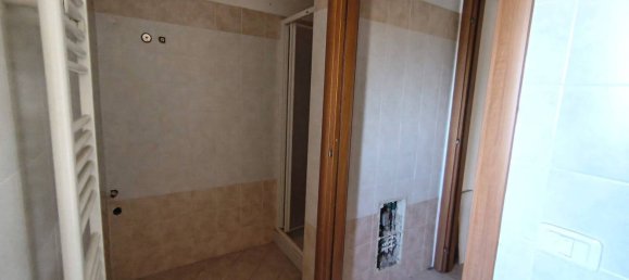 76m² Commercial property in Colonnella, Italy No. 308081 10