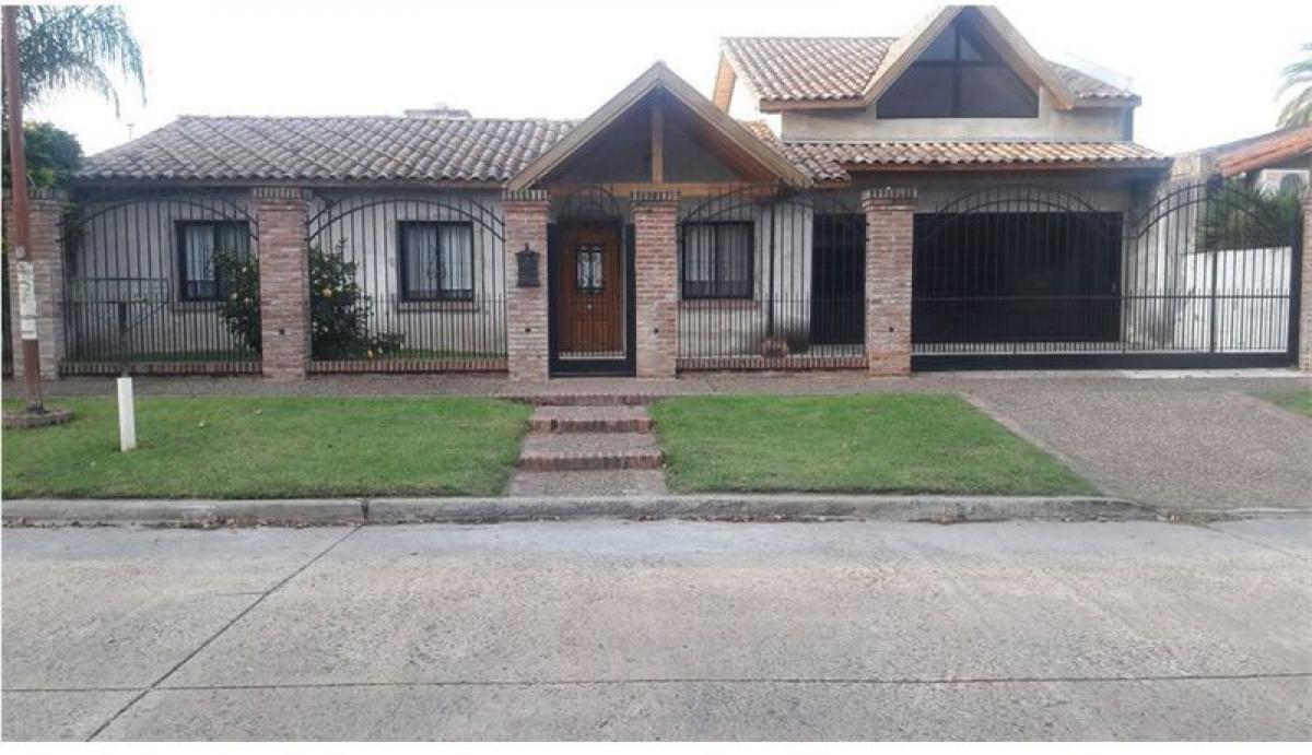 3 bedrooms House in Moreno, Argentina No. 10408