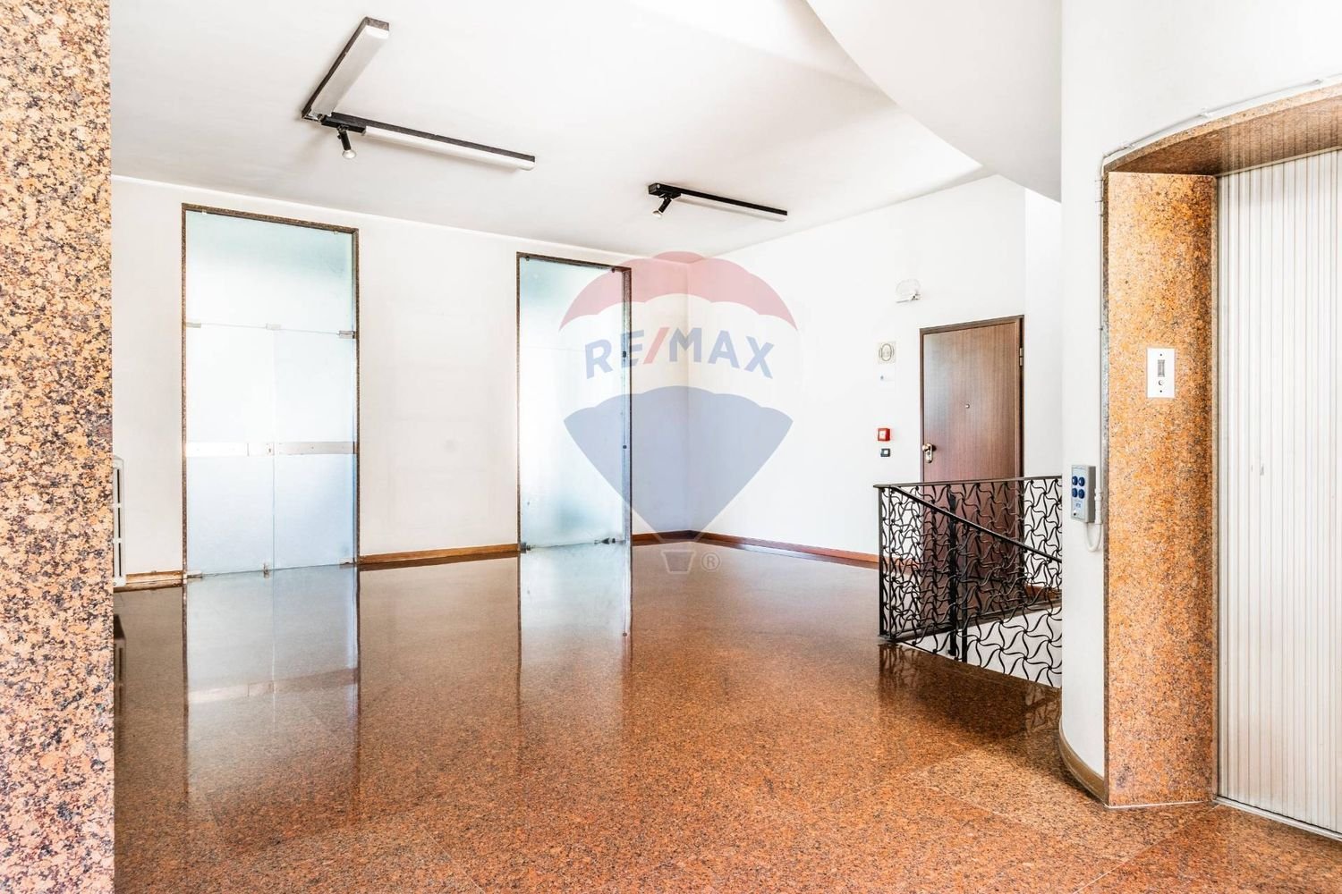 Lagerhaus in Solbiate Arno, Italy 1634m², Nr. 58244