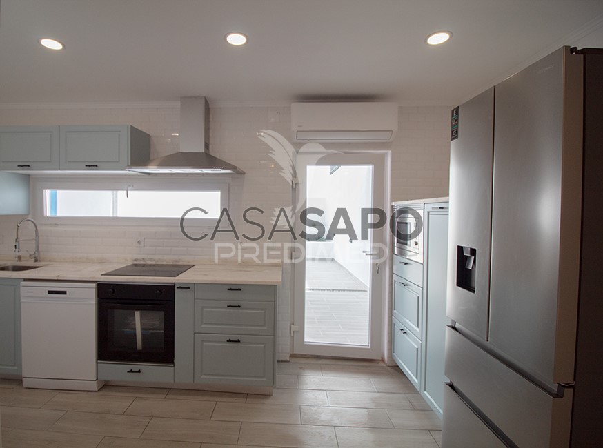 Casa de 3 dormitorios en Quarteira, Portugal No. 202374