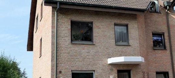 6 rooms Townhouse in Herford, Germany No. 186436 3