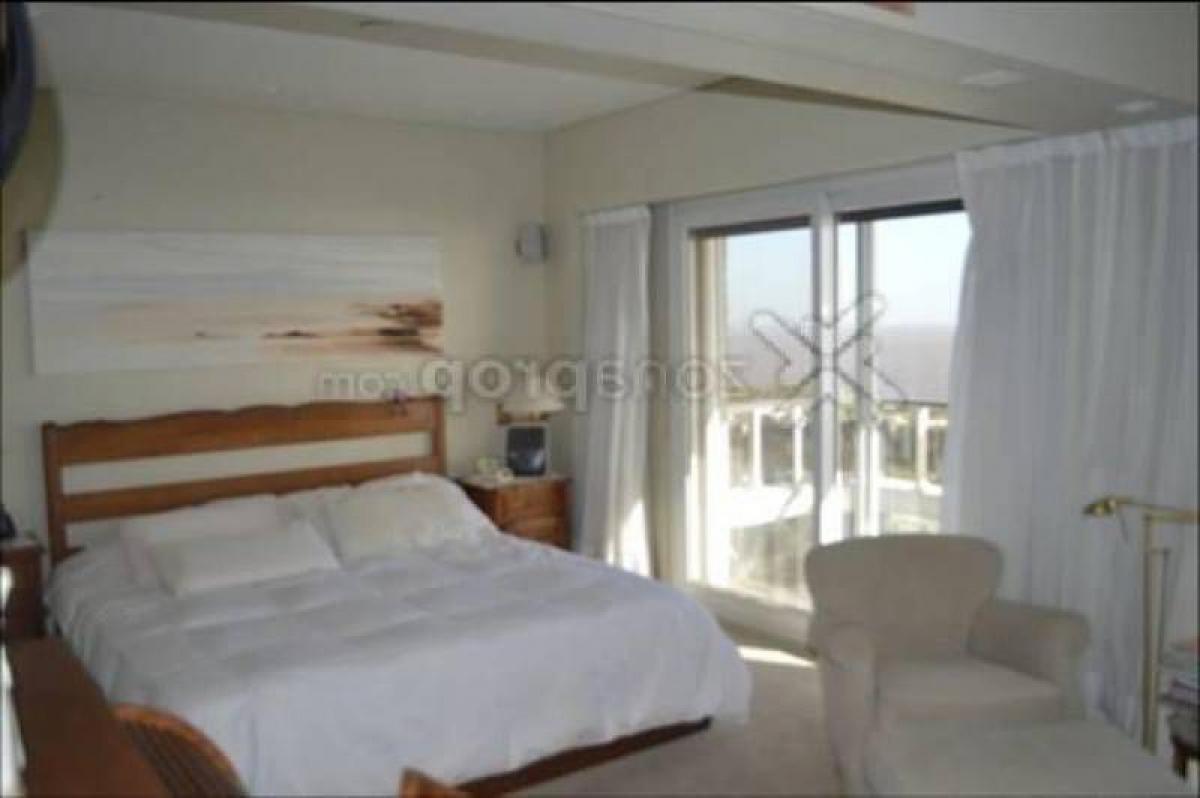 3 bedrooms Apartment in Vicente Lopez, Argentina No. 18003