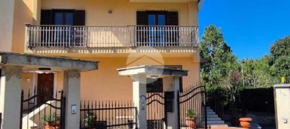 8 rooms Villa in Frosinone, Italy No. 132462 4