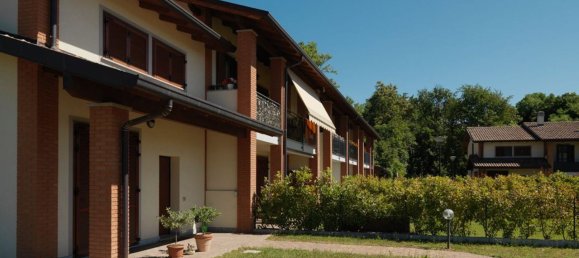 4 rooms House in Anzano del Parco, Italy No. 13215 2
