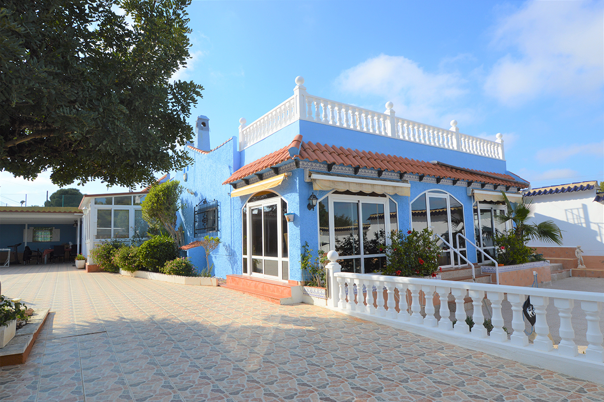 4 bedrooms Villa in Villamartin, Spain No. 538