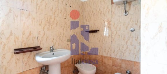 Apartamento de 3 dormitorios en Latina, Italy No. 285378 10