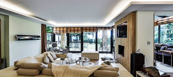 800m² Villa in Pylaia, Greece No. 6913 2