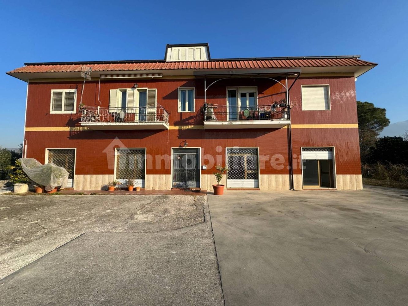 2 rooms Commercial property in Roccasecca, Italy No. 165507