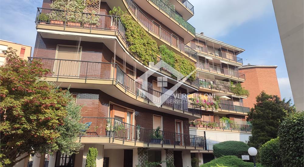 3 bedrooms Apartment in Novara, Italy No. 303600