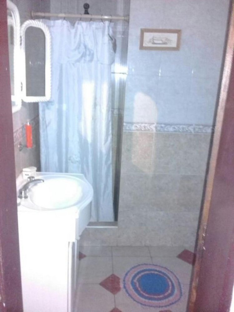 Casa de 3 dormitorios en Morón, Argentina No. 8936