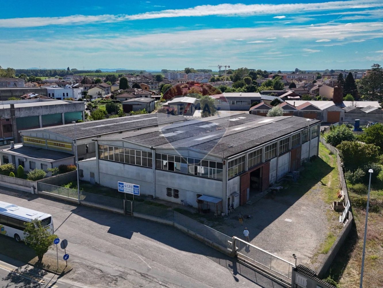 1390m² Warehouse in Robbio, Italy No. 295040