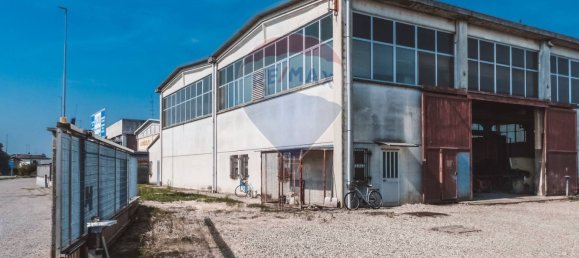 1390m² Warehouse in Robbio, Italy No. 295040 5