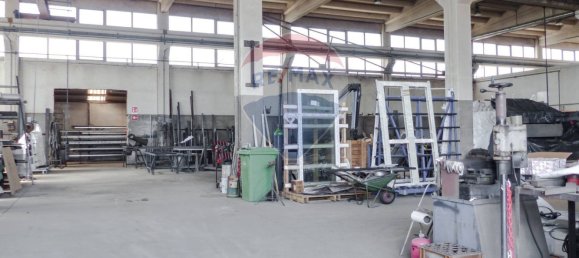 1390m² Warehouse in Robbio, Italy No. 295040 10